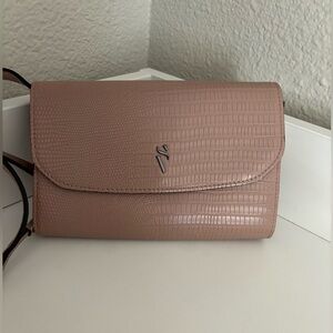 EUC Vera Wang crossbody wallet
